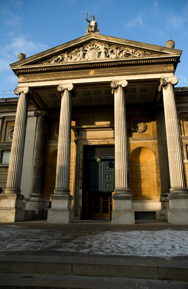 موزه اشمولین . ورودی اصلی .