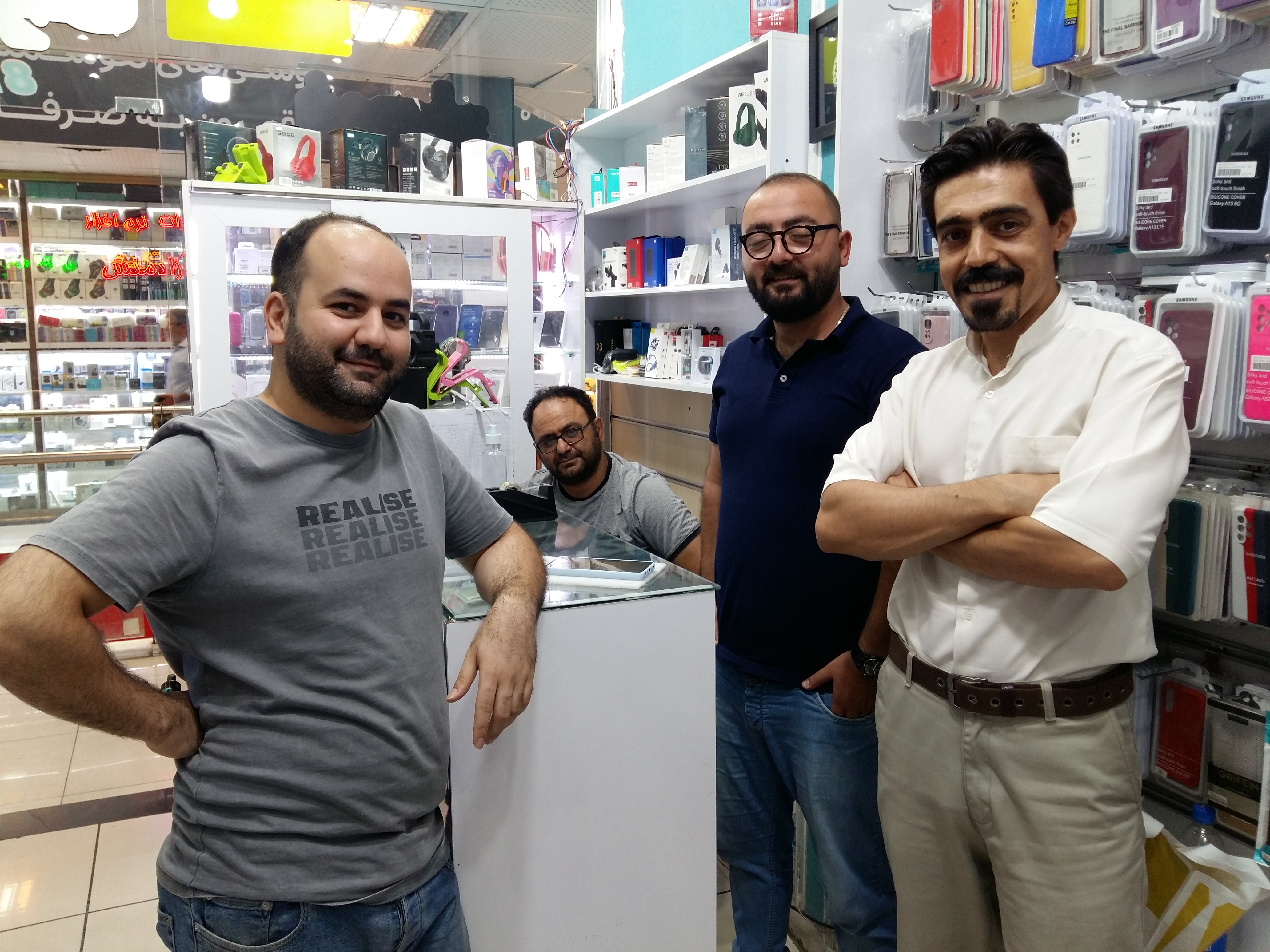 فروشگاه موبایل در پاساژ شریعتی