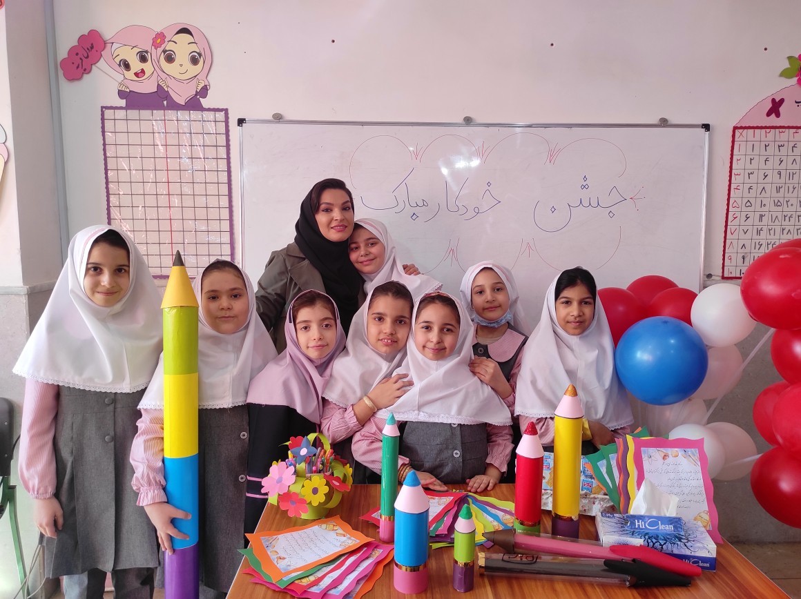 جشن خودکار پایه سوم دبستان دخترانه رشد فرهنگ قزوین